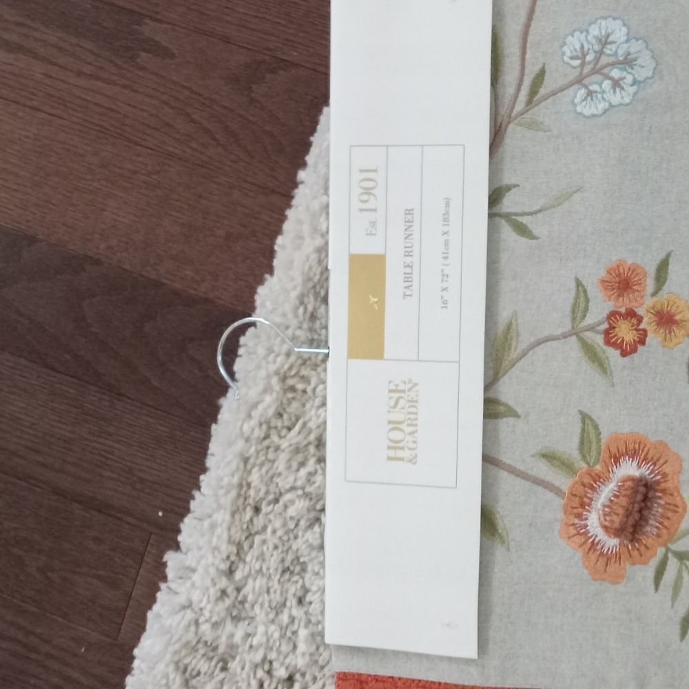 House & Garden 16x72" table runner. 100% cotton. NWT - Picture 5 of 5